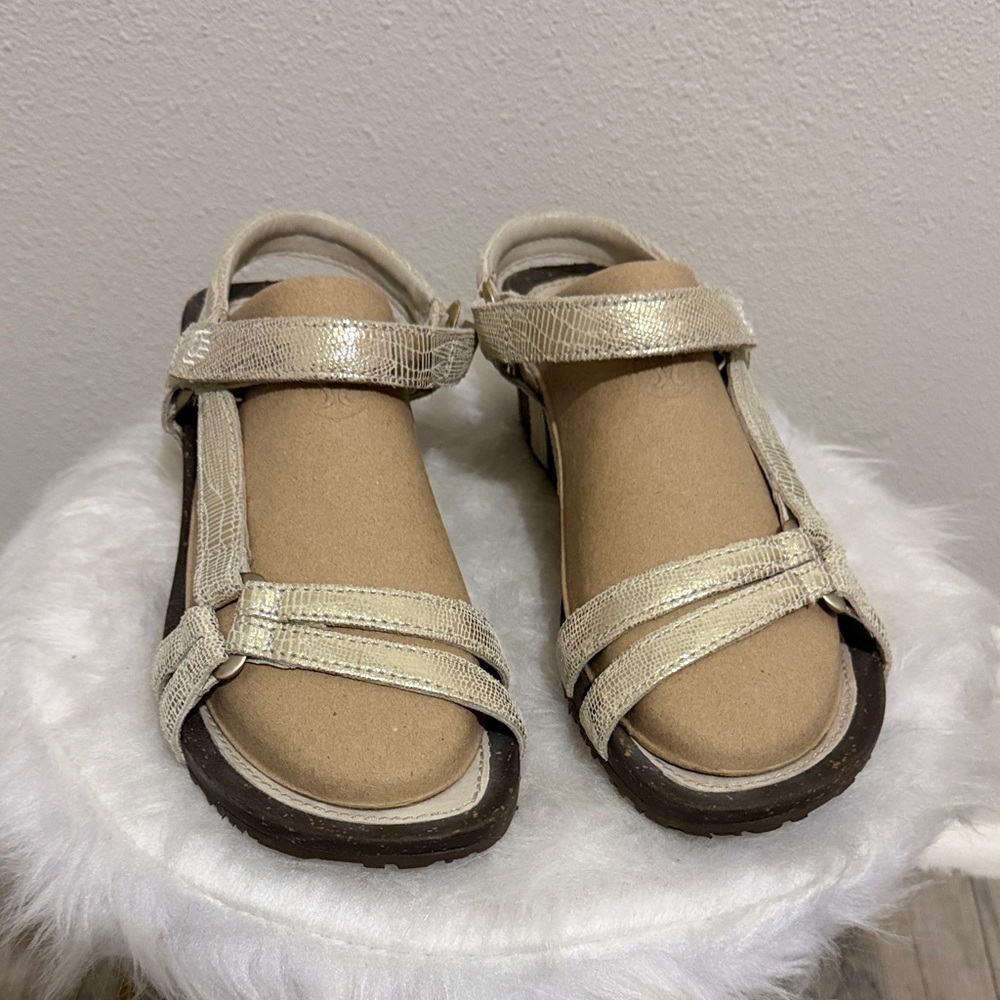 Teva Womens Ventura Cork Wedge Sandal Gold Metallic